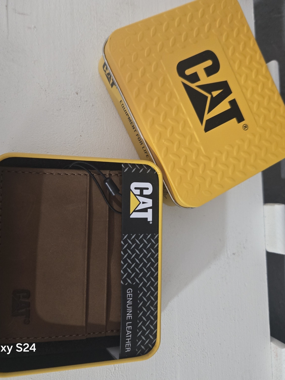 Caterpillar Brown Leather Money Clip with Yellow Logo Tin